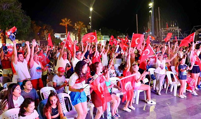 A Milli Kadın Voleybol Takımı'nın şampiyonluğu Bodrum'da coşkuyla kutlandı