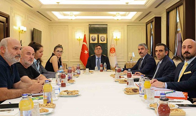 Adalet Bakan Yardımcısı Tuncay, Adalet Peşinde Aileleri Platformu üyeleriyle bir araya geldi
