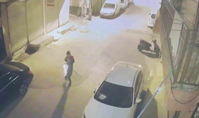 Adana'da iki araca silahlı saldırı: Şüpheliler kameradan tespit edilip yakalandı