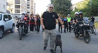 Adana'da okulların ilk gününde polisten güvenlik uygulaması