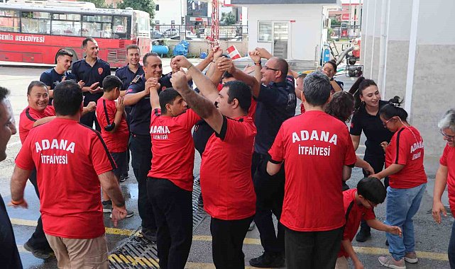Adana'da özel çocuklar itfaiyeci oldu
