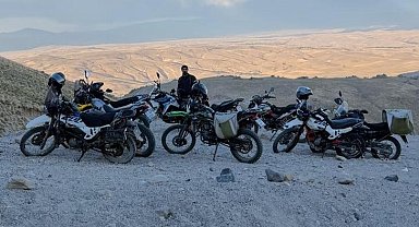 - Adilcevazlı motorculardan Süphan Dağı'na demir atlarla tırmanış