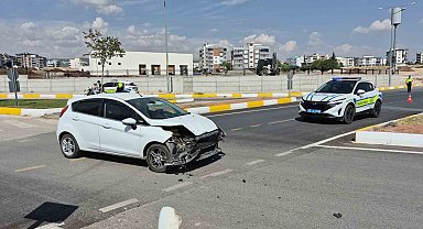 Adıyaman'da iki otomobil çarpıştı: 3 yaralı