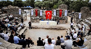 ADÜ Yönetim Kurulu ve Senato Toplantısı Nysa Antik Kenti'nde gerçekleştirildi