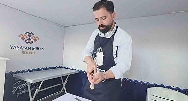 Ahşap kaşık oyma sanatçısı, geleneksel sanatı günümüz formlarıyla buluşturuyor