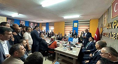 AK Parti Kars'ta ilçe teşkilatlarını buluşturdu: "Birlik ve beraberlik içinde çalışmaya devam edeceğiz"