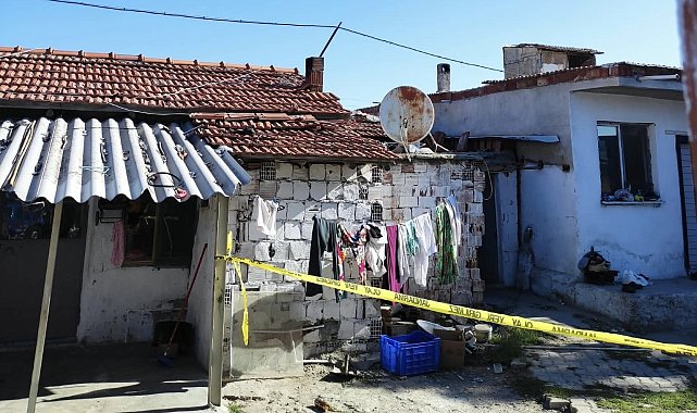 Akhisar'da eşi tarafından bıçaklanan kadın hayatını kaybetti