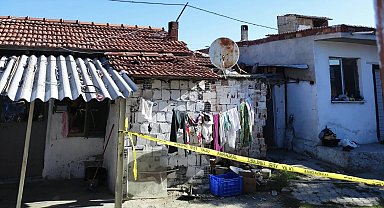 Akhisar'da eşi tarafından bıçaklanan kadın hayatını kaybetti