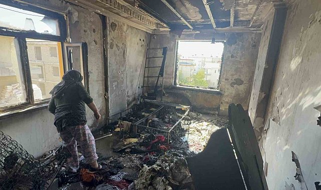 Aksaray'da çakmakla oynayan 2 yaşındaki çocuk evi yaktı