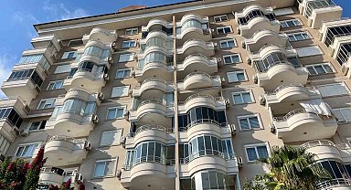 Alanya'da daireden gelen duman ekipleri alarma geçirdi