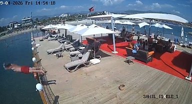 Alanya'da iskeleden sığ suya balıklama atlayan adam hayatını kaybetti