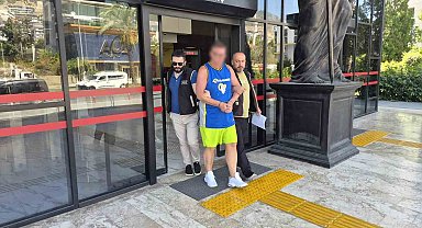 Alanya'da Türk bayrağına tüküren İngiliz turist tutuklandı