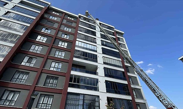Alkollü olarak intihara teşebbüs eden şahıs sızınca 10. kattan itfaiye merdiveniyle indirildi