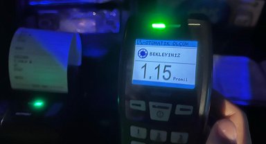 Alkollü sürücü motosikletliye çarptı: 1 yaralı