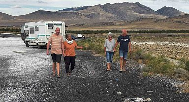 Alman turistler Karapınar'da kamp yaptı