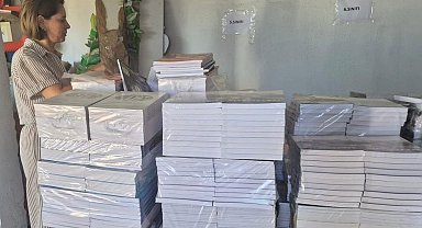 Altıntaş'ta öğrencilerin kitapları hazır, dağıtım süreci başladı