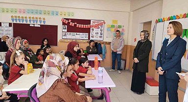 Altıntaş'ta Uyum Haftası heyecanı: Minik öğrenciler okula ilk adımı attı