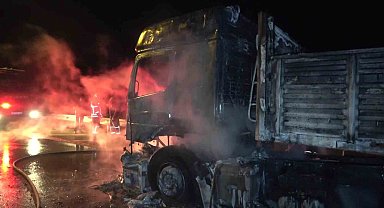 Amasya'da seyir halindeki tır alev topuna döndü