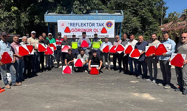 Amasya'da traktör sürücülerine reflektör uyarısı