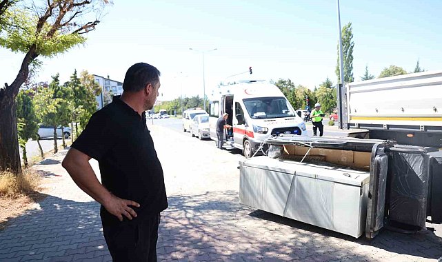 Ambulansa yol vermek isterken kazaya neden oldu