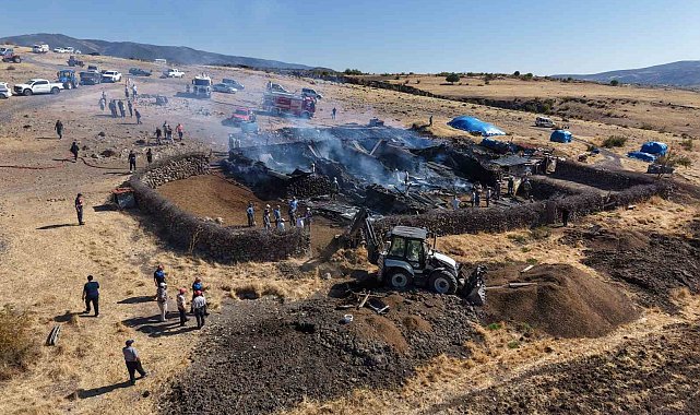 Ankara'da çıkan yangında 30 keçi, 40 kuzu telef oldu