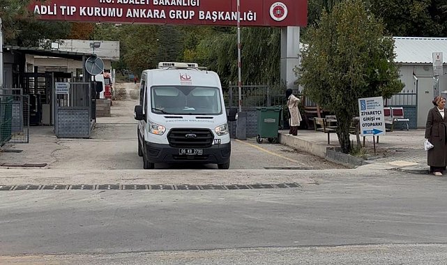 Ankara'da motosiklet 2 otomobille çarpıştı: 1 ölü, 1'i çocuk 2 yaralı