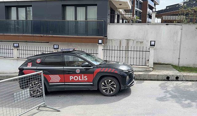 Annesiyle tartıştı, öfkesini İETT durağından çıkardı: Kaldırım taşıyla camını kırdı