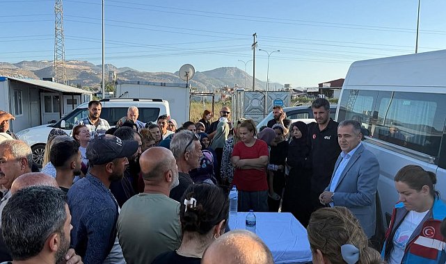 Antakya'da konteynerde yaşayan depremzede vatandaşlara tahliye süreci anlatıldı
