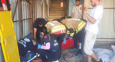 Antakya'da yük asansörü düştü: 1 yaralı