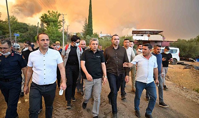 Antalya Valisi Şahin: "Aksu yangını devam ediyor, Kumluca yangınının enerjisi düşürüldü"