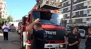Antalya'da evin mutfağında çıkan yangında evde bulunan 3 kişi dumandan etkilendi
