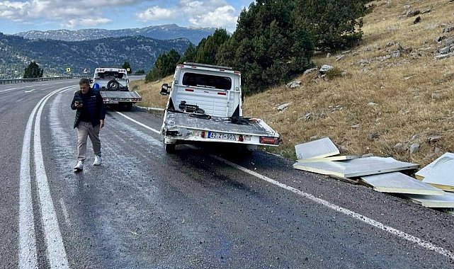 Antalya'da iki ayrı trafik kazasında 2 kişi yaralandı