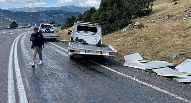 Antalya'da iki ayrı trafik kazasında 2 kişi yaralandı