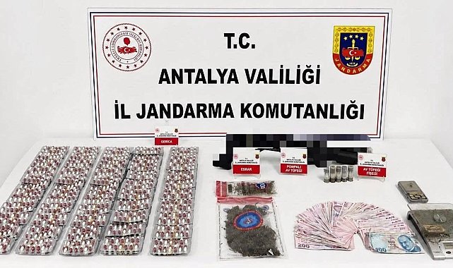 Antalya'da iki ilçede uyuşturucu operasyonu: 6,8 kilo skunk ele geçirildi