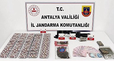 Antalya'da iki ilçede uyuşturucu operasyonu: 6,8 kilo skunk ele geçirildi
