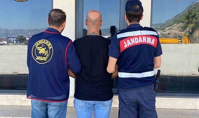 Antalya'da JASAT'tan aranan şahıslara operasyon düzenlendi