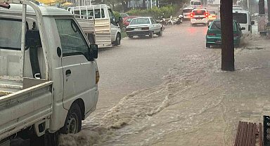 Antalya'da sağanak taşkınlara neden oldu