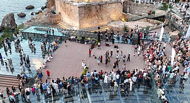 Antalya'da 2 bin yıllık atmosferde sanat ve manzara buluştu