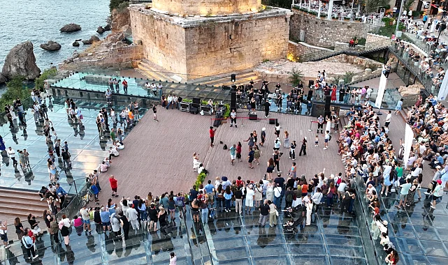 Antalya'da 2 bin yıllık atmosferde sanat ve manzara buluştu