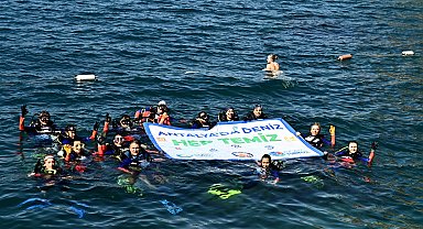 Antalya'da gönüllü dalgıçlardan Muratpaşa'da deniz dibi temizliği