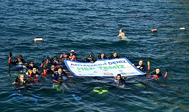 Antalya'da gönüllü dalgıçlardan Muratpaşa'da deniz dibi temizliği