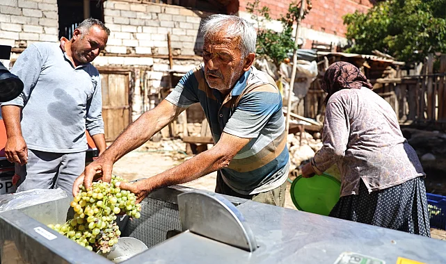 Antalya'da üzüm üreticilerine makine desteği