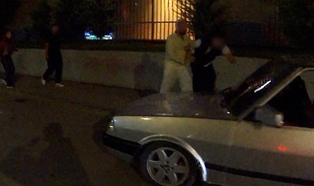 Araç içindeki şahsa saldırı kask kamerasına yansıdı