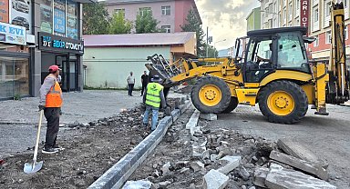 Ardahan Belediyenin kaldırım yenileme çalışmaları devam ediyor