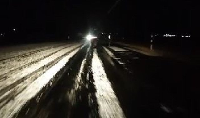 Ardahan'da dolu yağışı: Yollar beyaza büründü
