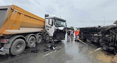 Arnavutköy'de yağışlı havada kaza: 2 yaralı
