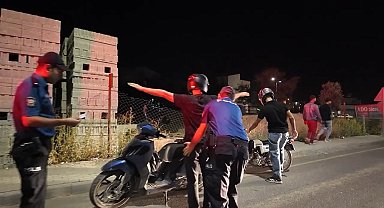 Asayiş uygulamasında 2 aranan şahıs yakalandı