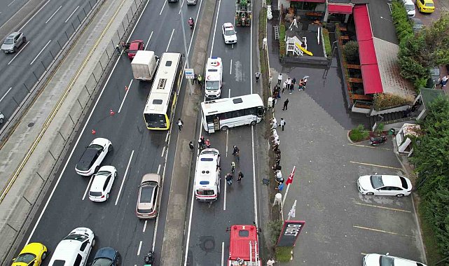Avcılar'da servis midibüsü kaza yaptı: 9 yaralı