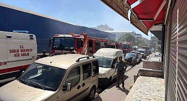 Avcılar'da tadilat sırasında çıkan yangın çatıyı sardı