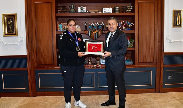 Avrupa Şampiyonu bayan millî boksörleri kabul etti